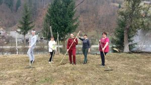 Read more about the article Мешканці Лугів прибирали прибережні смуги навпроти своїх дворів